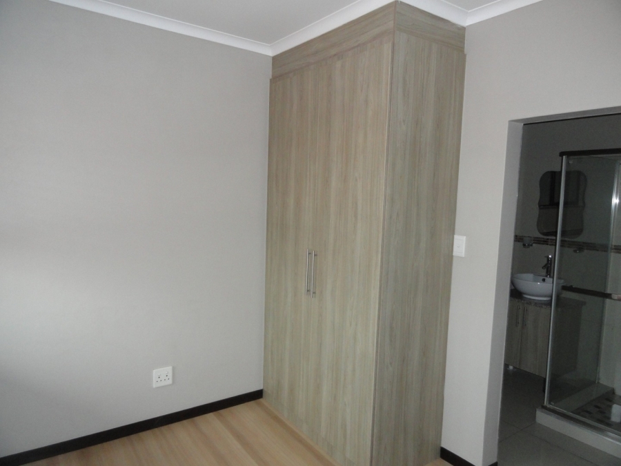 To Let 3 Bedroom Property for Rent in Van Der Hoff Park North West